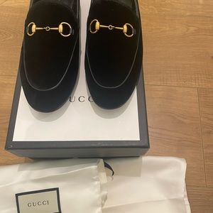 Like new velvet gucci loafers!
